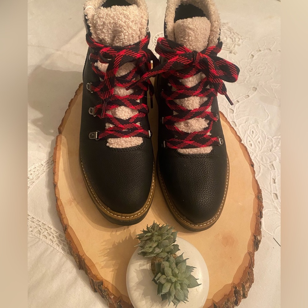 Dr. Scholl’s Waterproof Hiker Boots; sz 7.5
